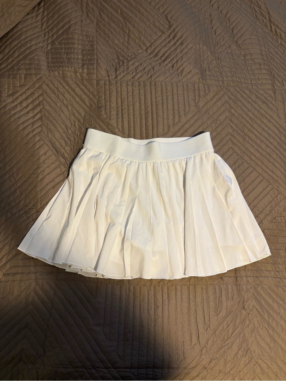 Aritzia TNA White Pleated Tennis Skirt – Small